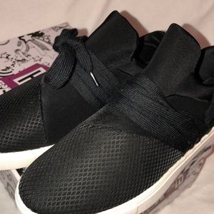NIB Brash sneakers Never worn